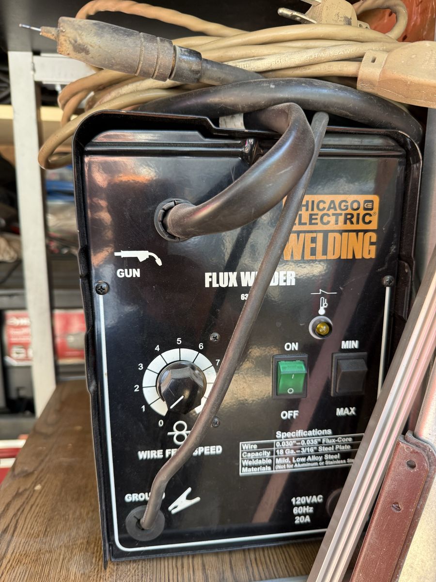 Chicaago Electric Flux Welder - 120VAC 60Hz 20A Use good condition