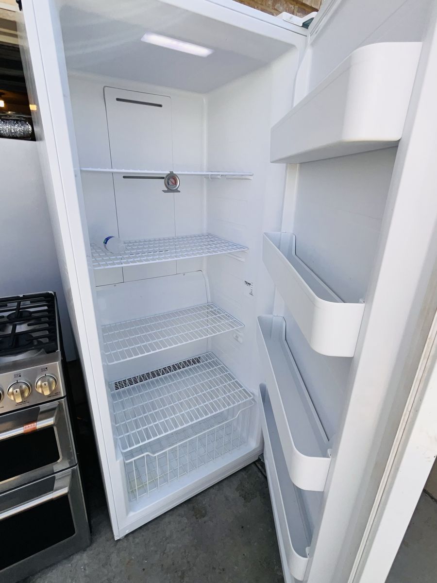$550 OBO Good freezer convertible fridge 21”cb