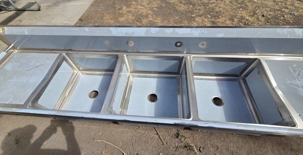 Regency 600S32323224 3-Compartment Stainless Steel Commercial Sink with 24" Drainboards