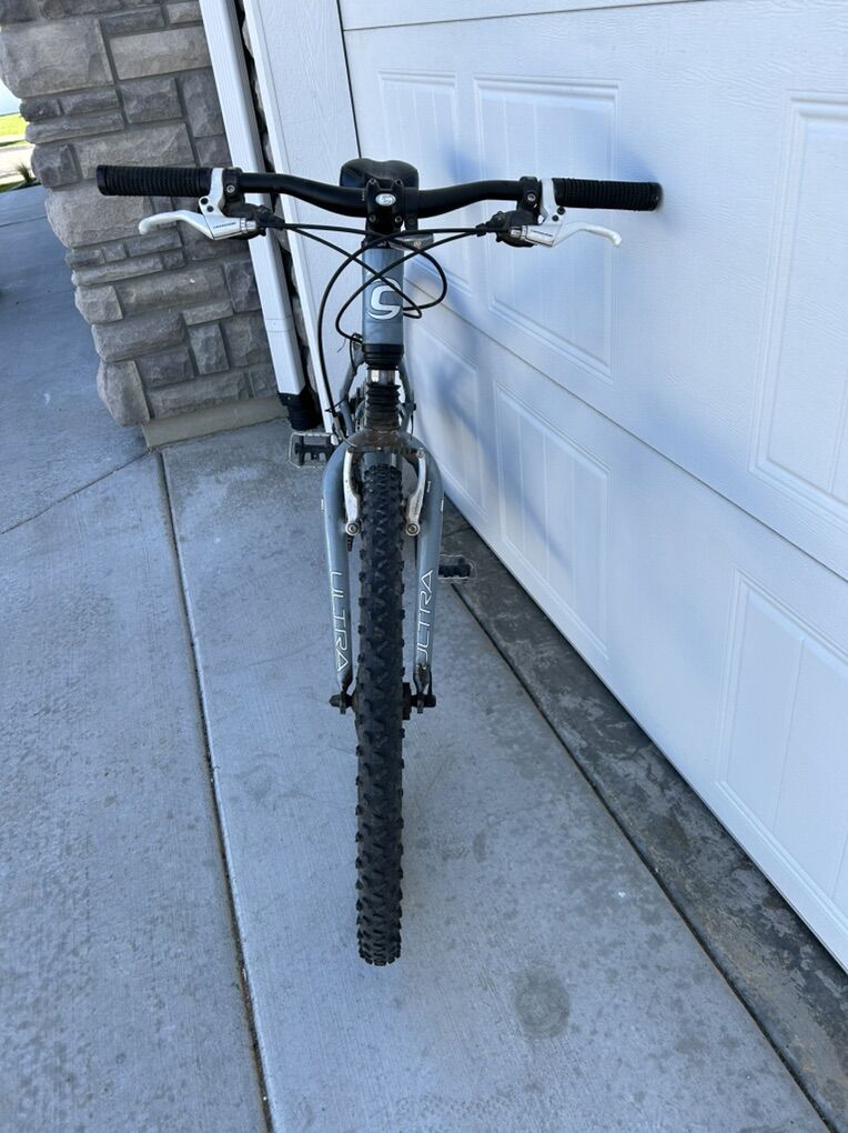 Cannondale F400 Mountain Bike