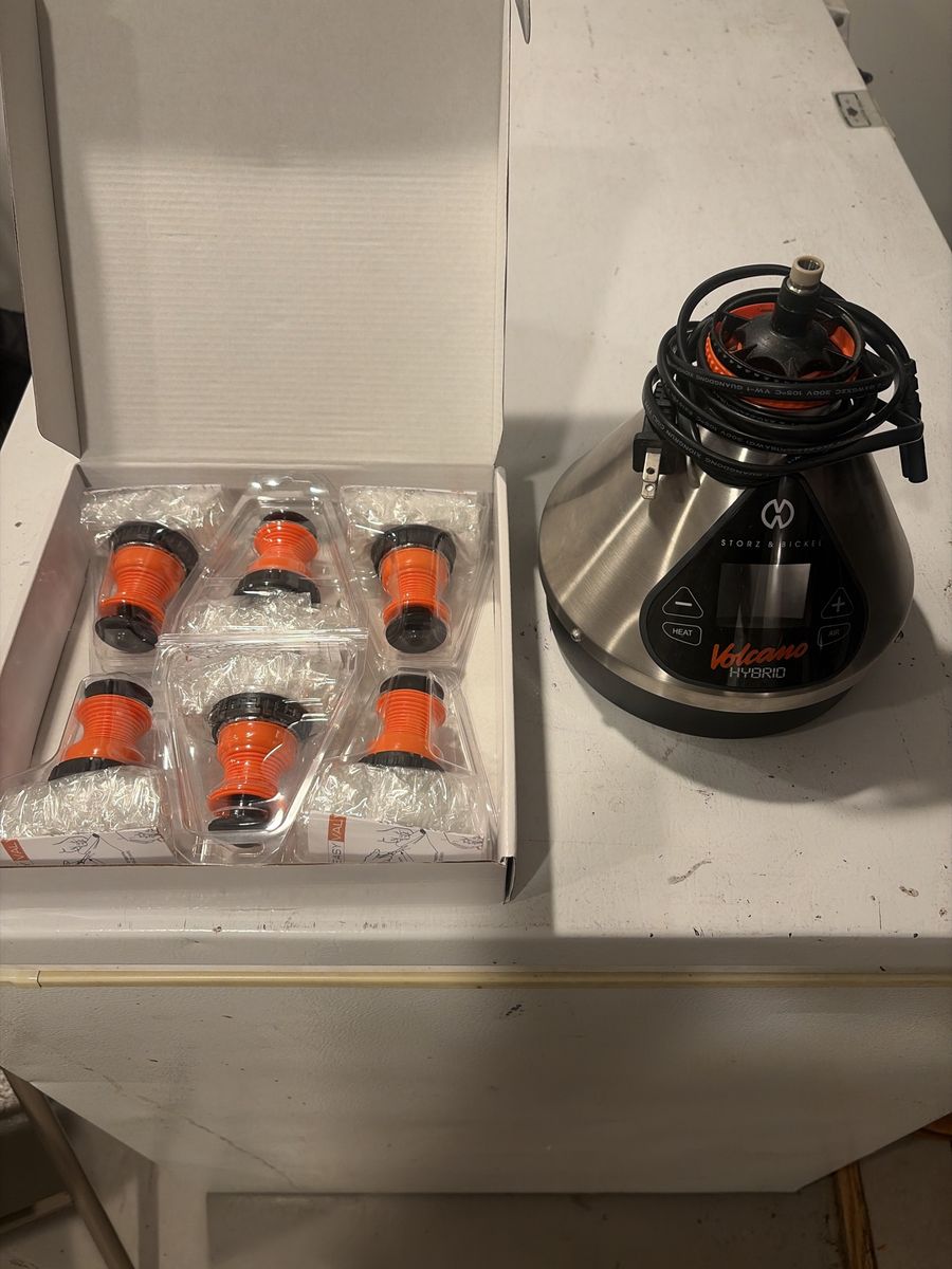 Storz & Bickel Volcano Hybrid Vaporizer with bags unused. 