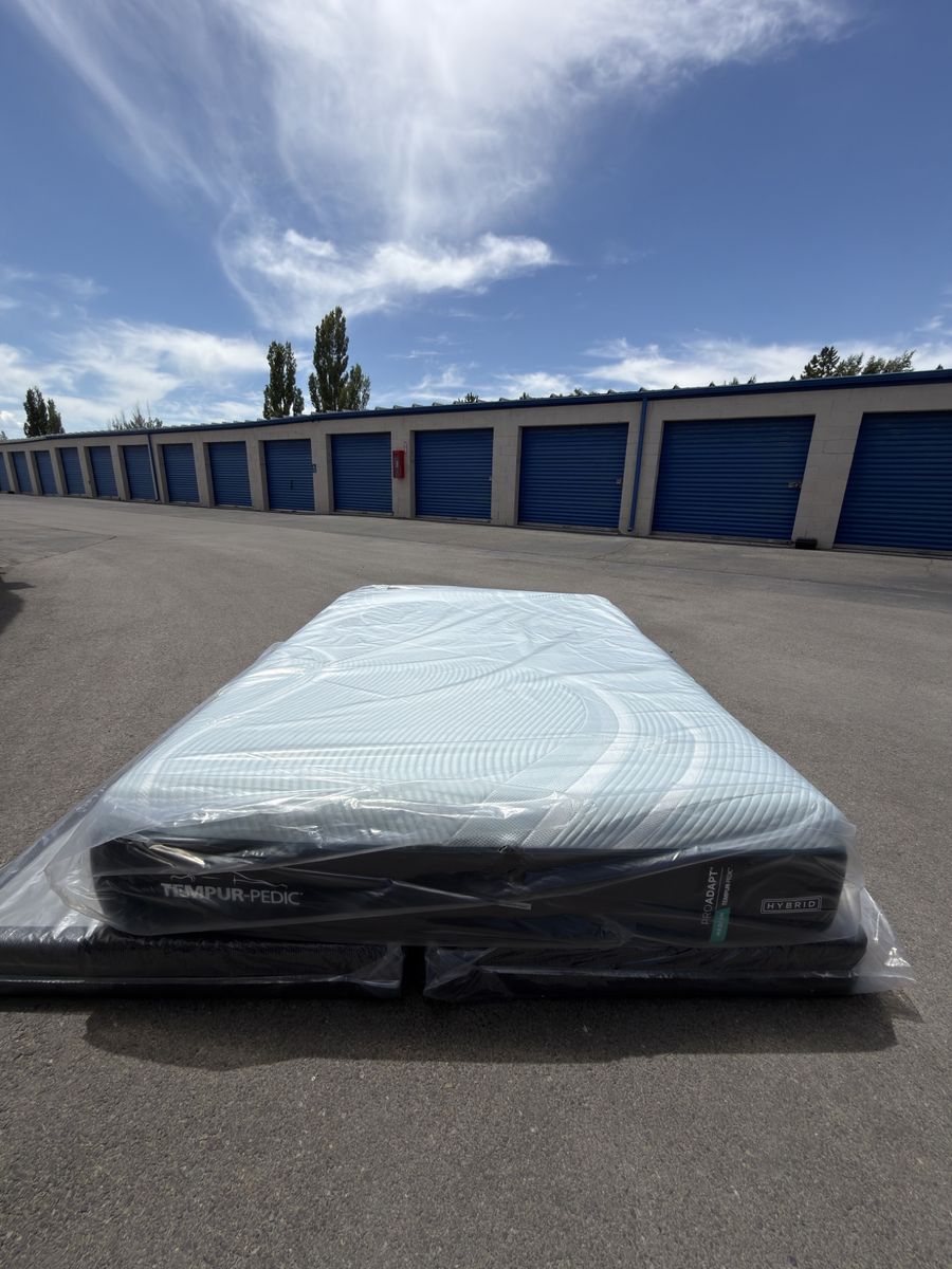 QUEEN ¡NEW! TEMPUR-PEDIC PROADAPT (medium) HYBRID MATTRESS