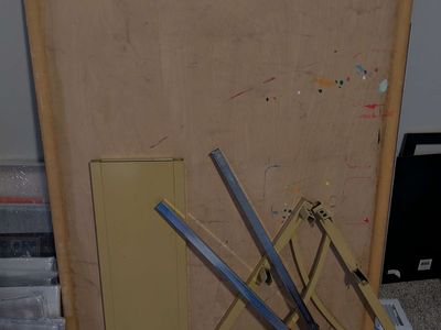 Sturdy drafting table