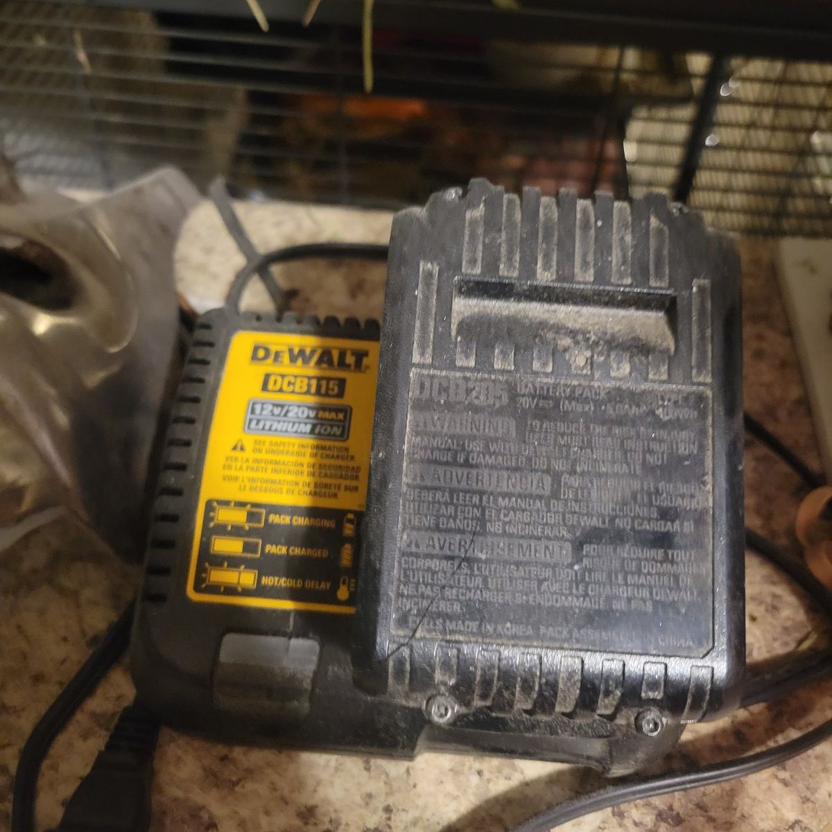dewalt battery and charging dock