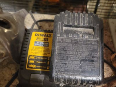 dewalt battery and charging dock