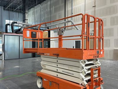 SCISSOR LIFT 19FT - 26FT - 32FT. RENTAL. GENIE - JLG - JCB