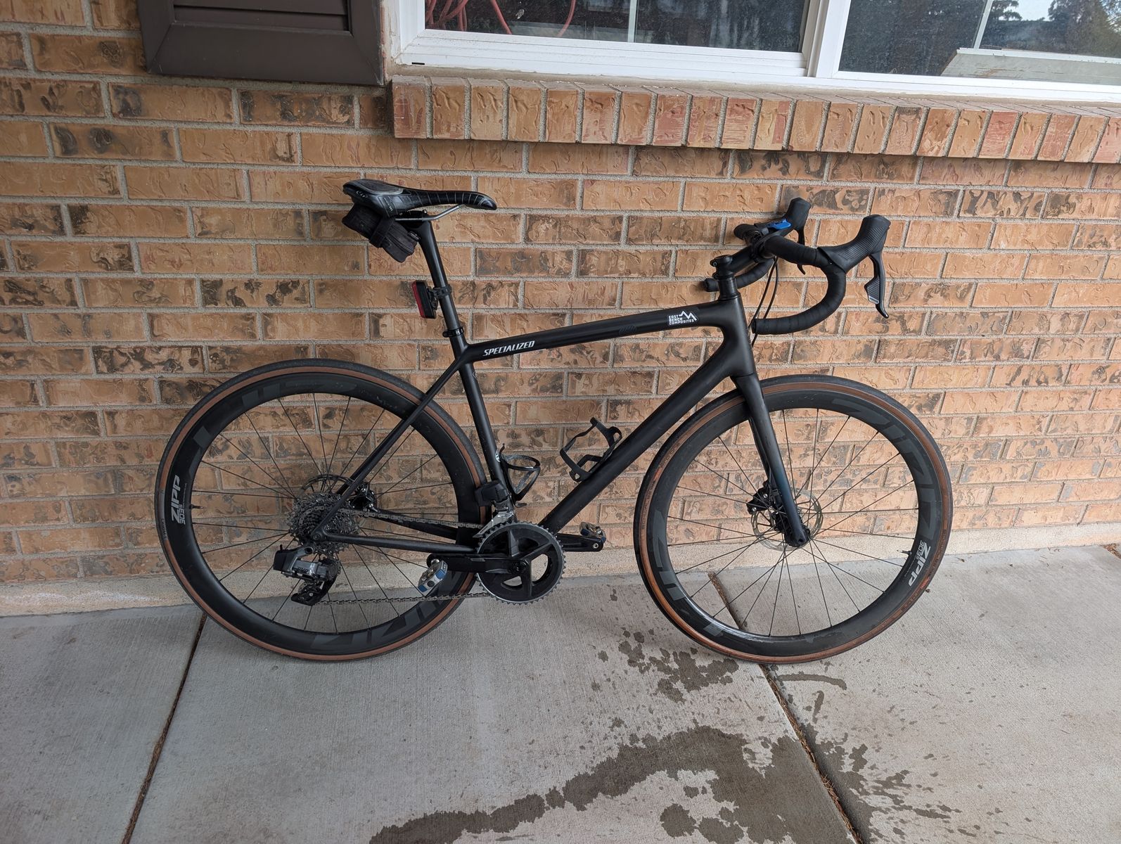 Specialized Aethos size 56 (M) with Zip 303s wheels, SRAM rival AXS