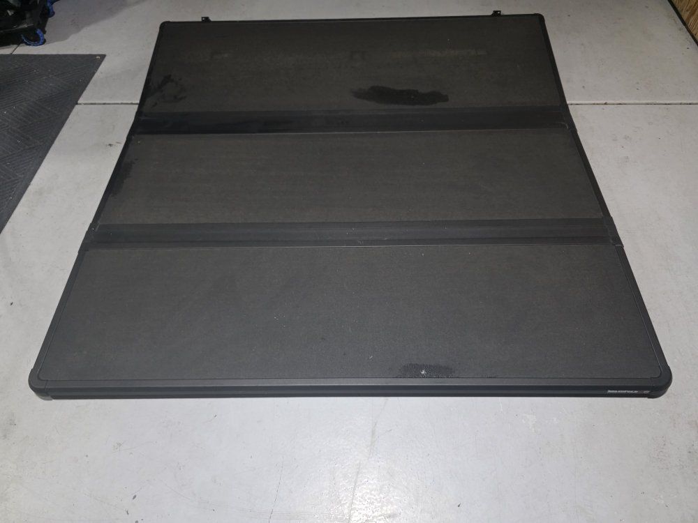 Extang #83475 Solid Fold tonneau cover F150 pristine