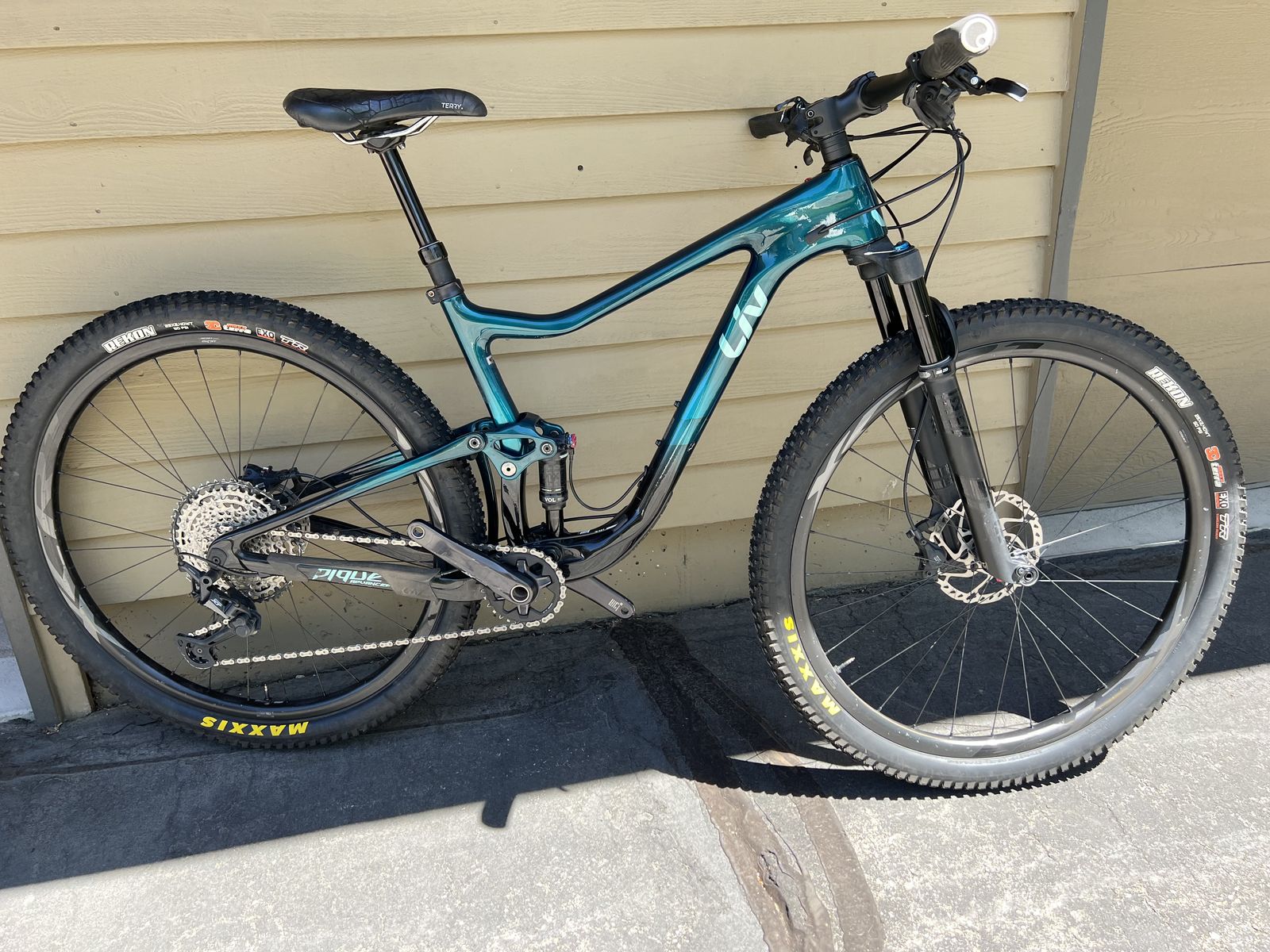 Great buy on a high-end Women's MTB