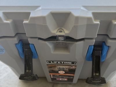 Lifetime Cooler 28 Qt