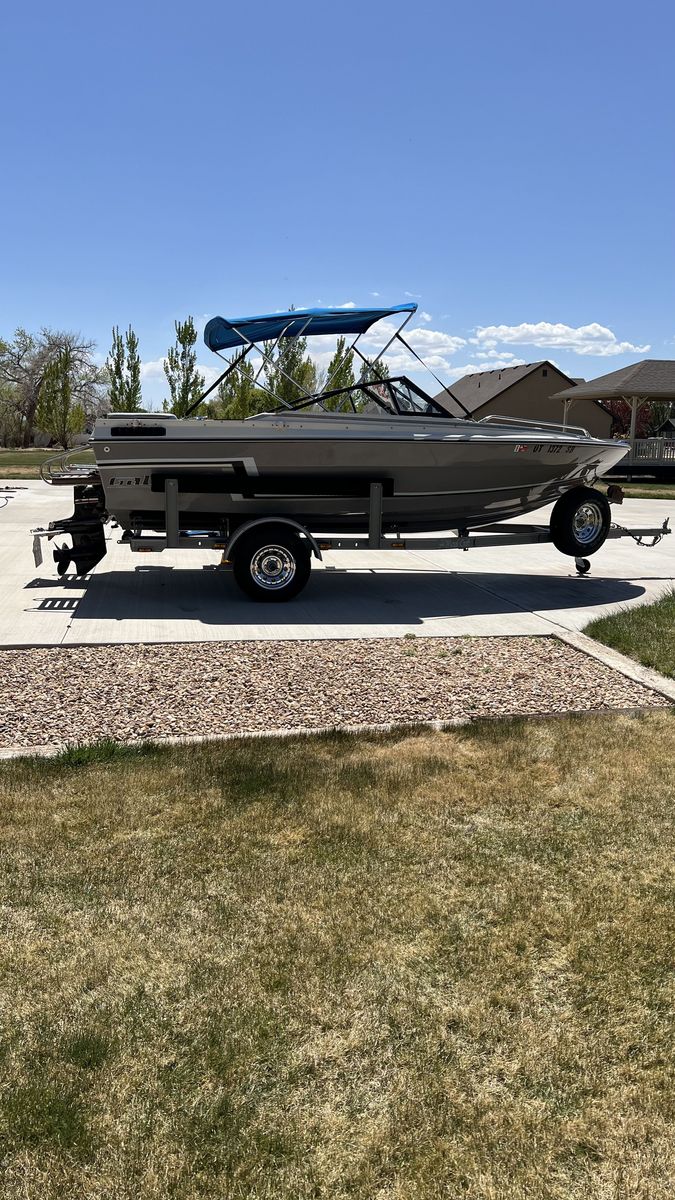 If you're looking for a great family boat, this is it!