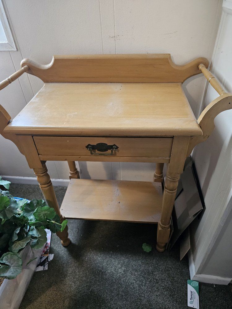 Vintage wash table