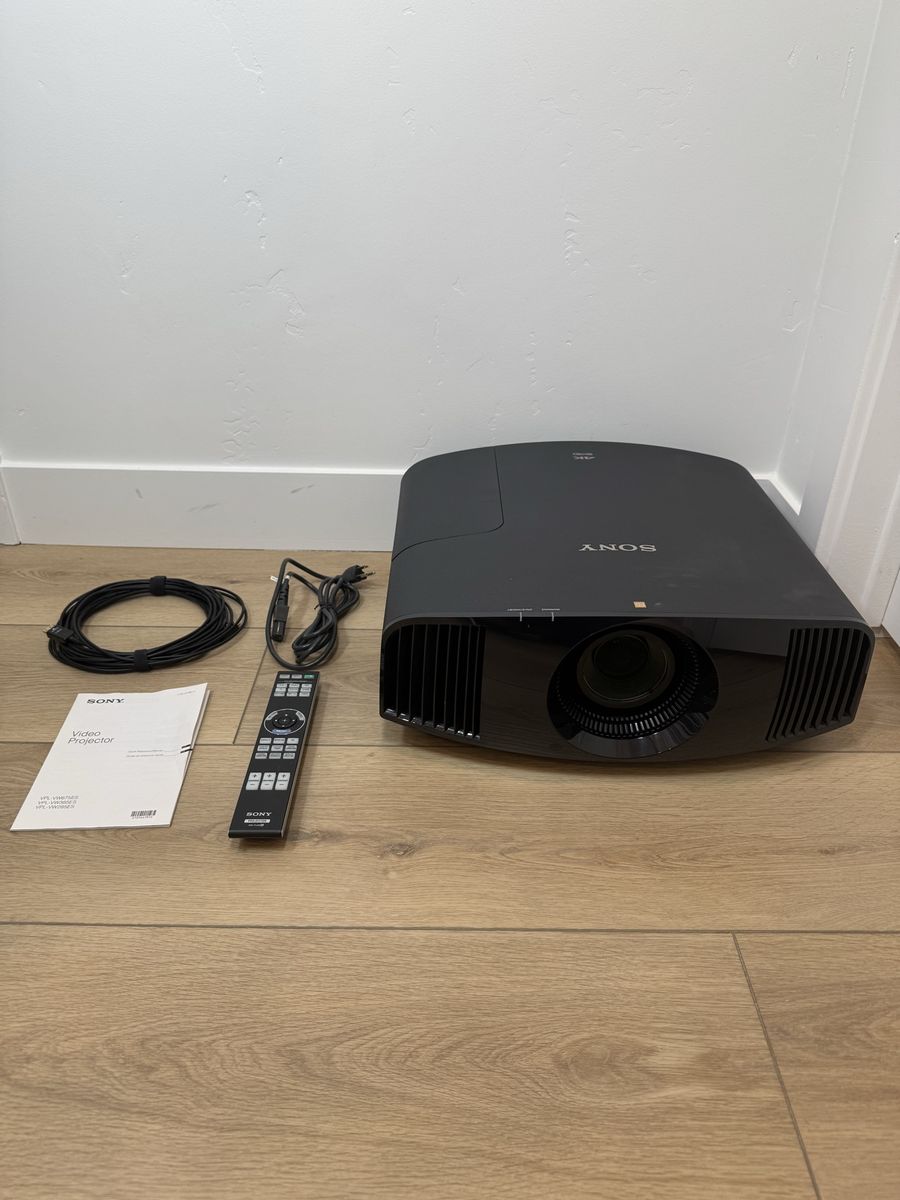 Sony VPL-VW285ES Native 4K SXRD Home Theater Projector