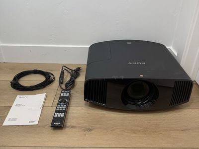 Sony VPL-VW285ES Native 4K SXRD Home Theater Projector