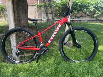 Trek Marlin 6 Mountain Bike - size XS 13.5, 27.5 inch Wheels, Shimano Hydraulic Disc Brakes, Shimano 3x8 24 speed