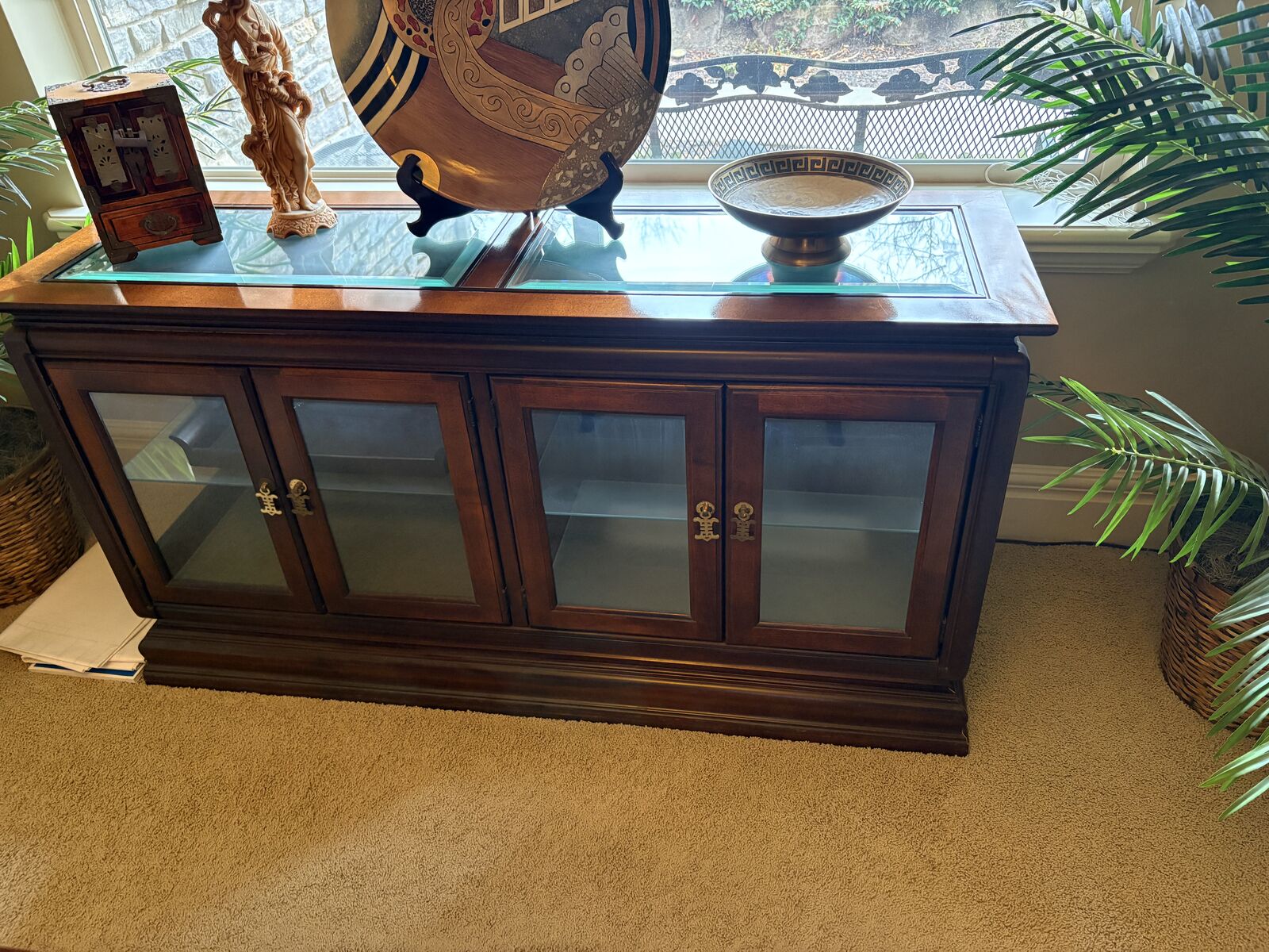 Broyhill Premier Asian Inspired Wood & Glass Illuminated Cabinet Sideboard Accent Table $400 Cash/venmo in Draper