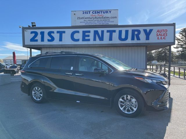 2025 Toyota Sienna XLE 8-Passenger
