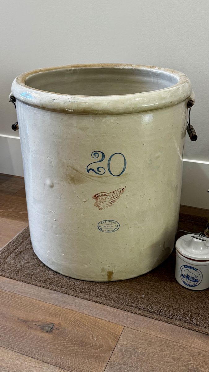 Antique 20-Gallon Red Wing Stoneware Crock – Pristine Condition (Circa 1915)