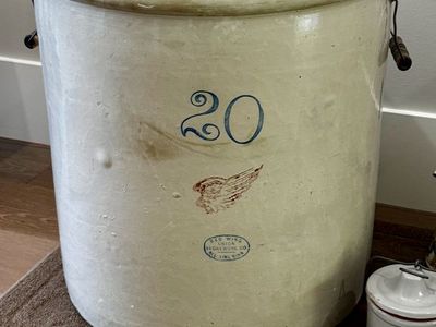 Antique 20-Gallon Red Wing Stoneware Crock – Pristine Condition (Circa 1915)