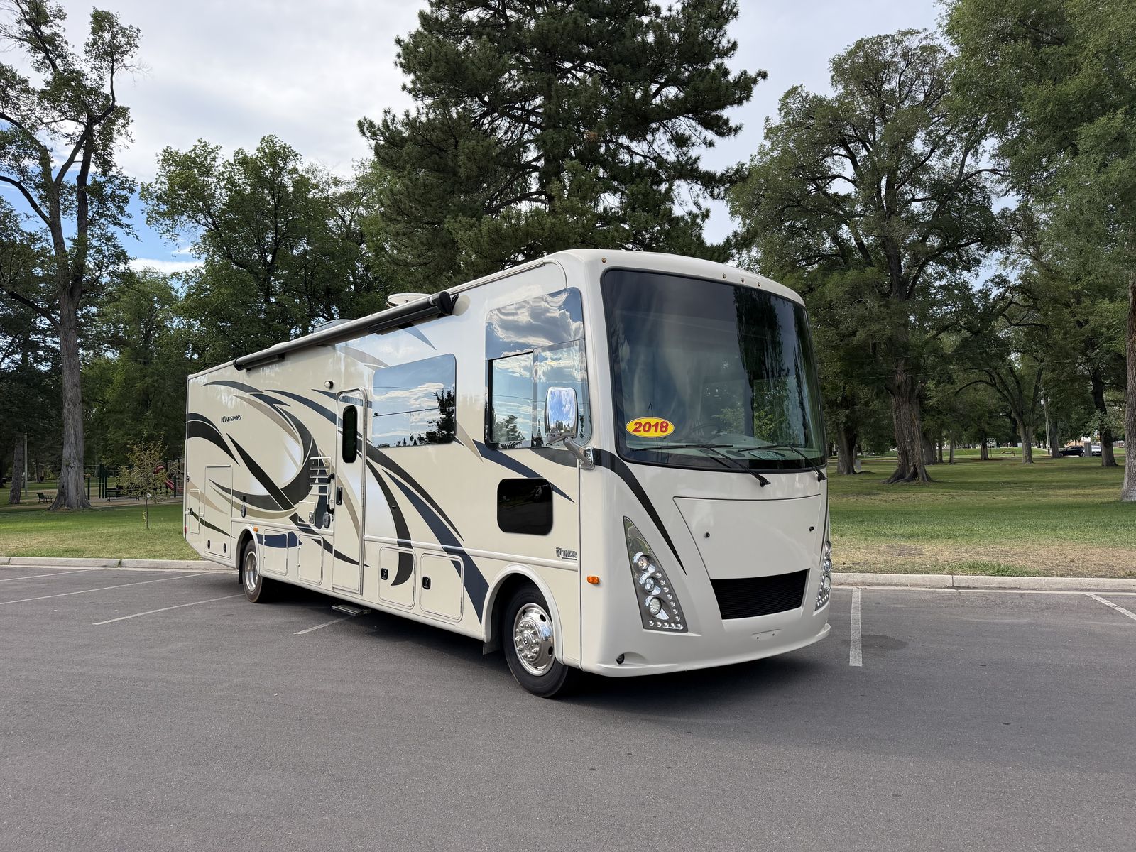 Bunk, Sleeps 10, Solar, King Bed 2018 Thor Motor Coach Windsport 34J Class A Gas like: Bunkhouse House Hurricane, Georgetown