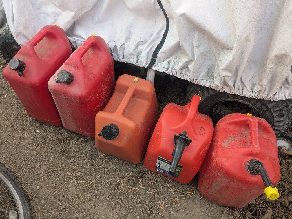 REAL 6 5 2 1 gallon gas cans with vent NON-EPA