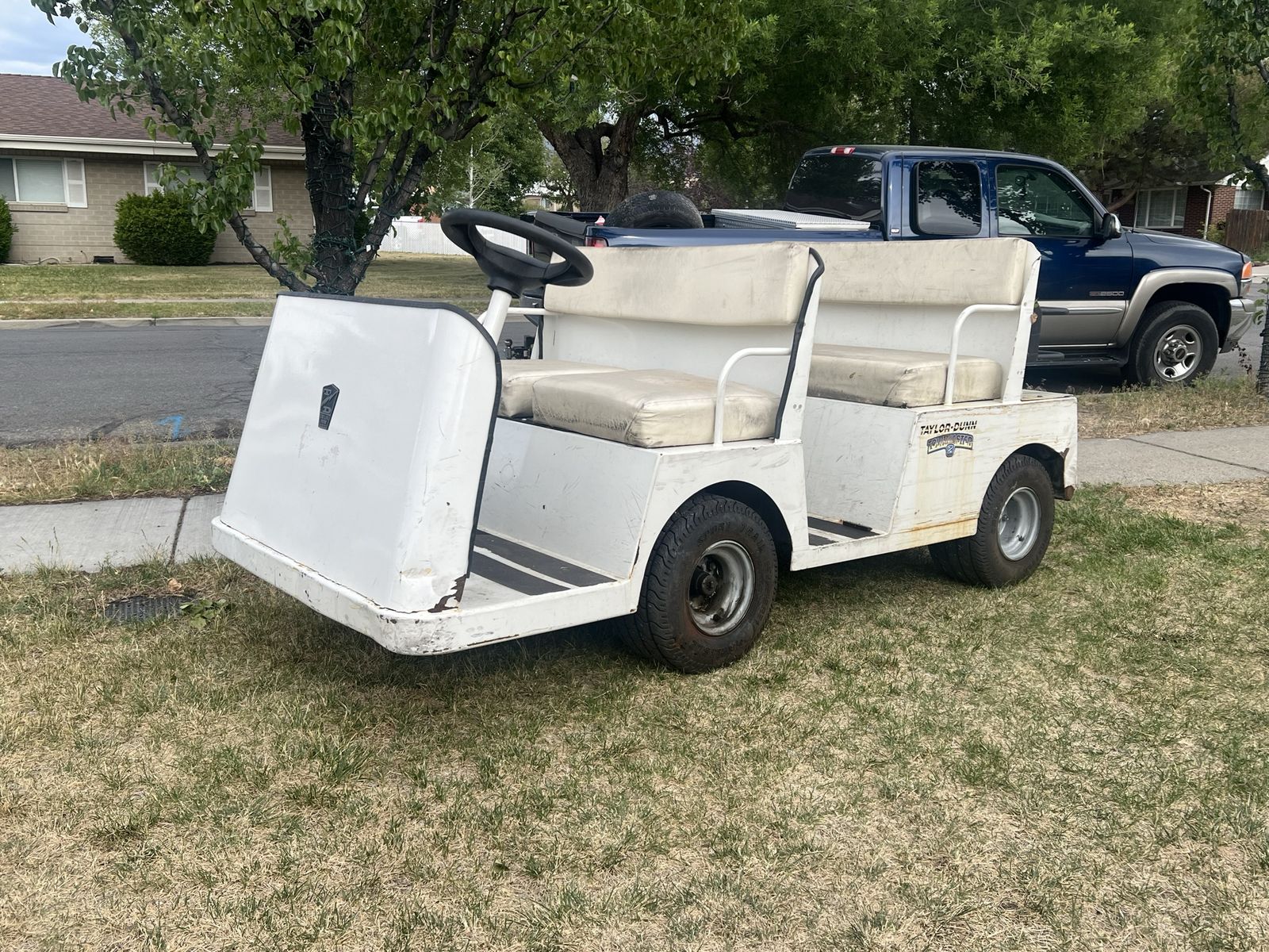 Taylor Dunn 2009 4 person golf cart