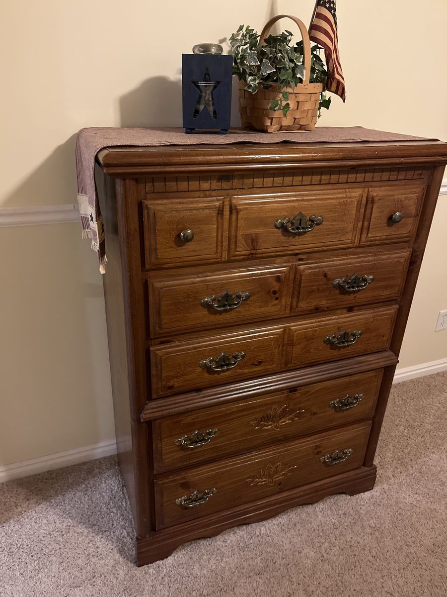 BIG Wood Dresser with 6 Drawers - Spacious Storage Solution for Bedroom