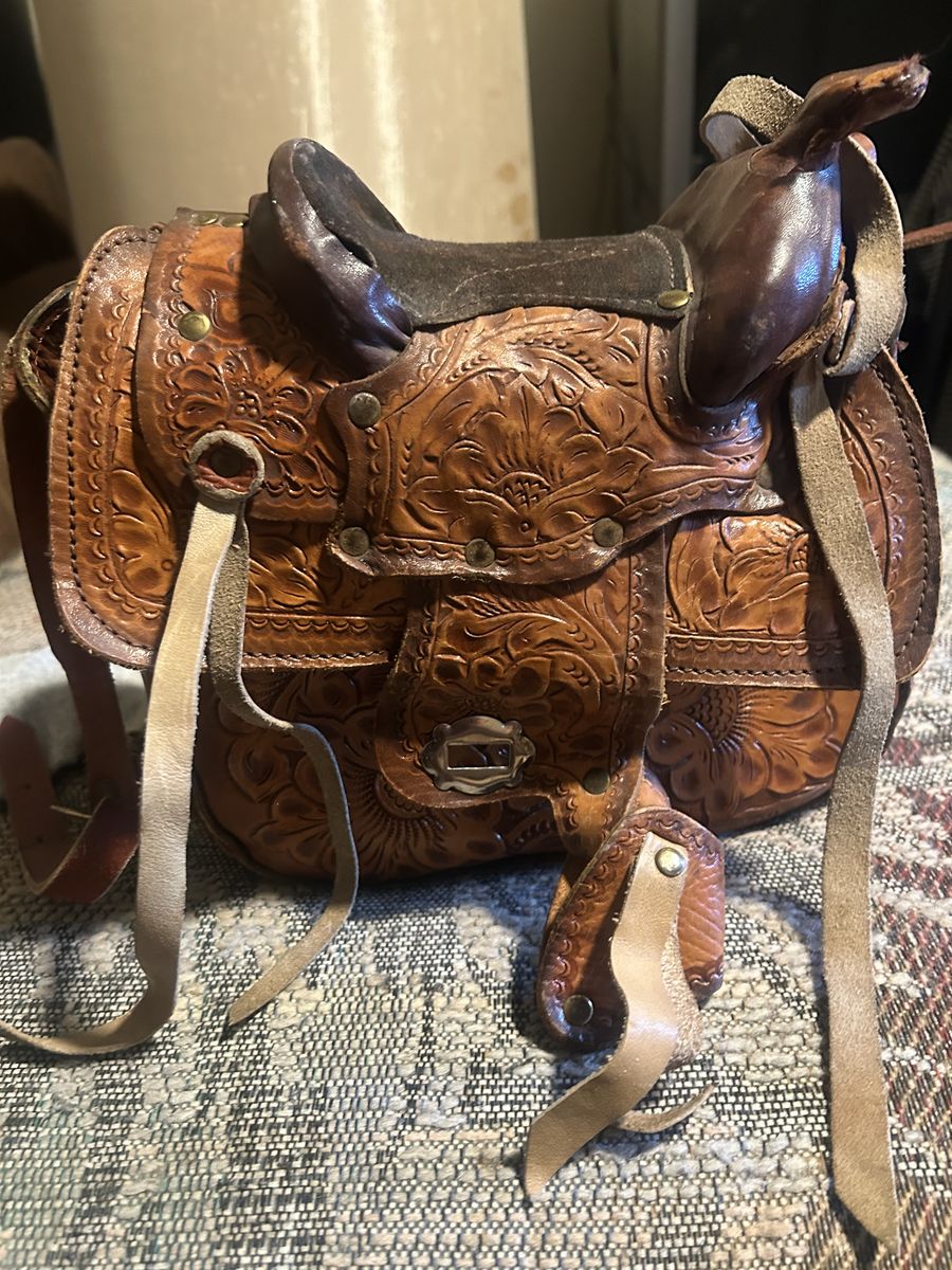 Saddle purse 