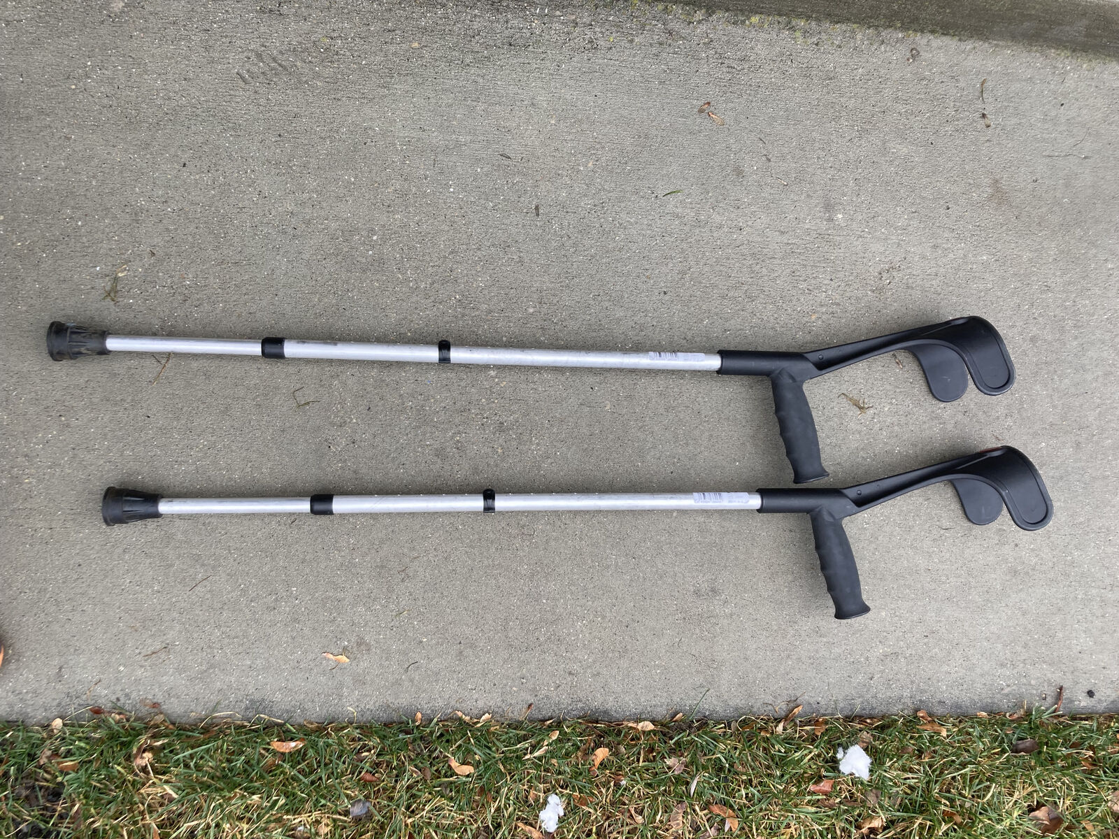Light Weight Adjustable Forearm Crutches