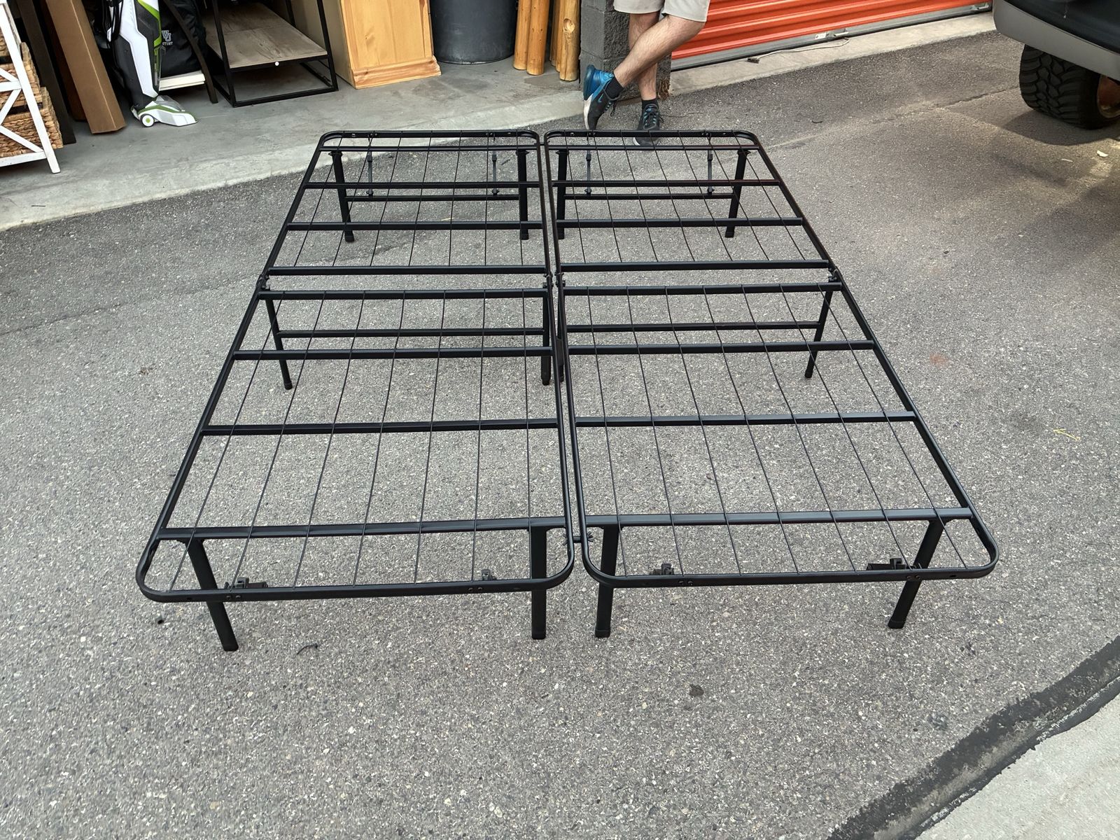 Queen bed frame 50$
