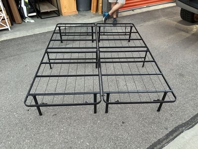 Queen bed frame 50$