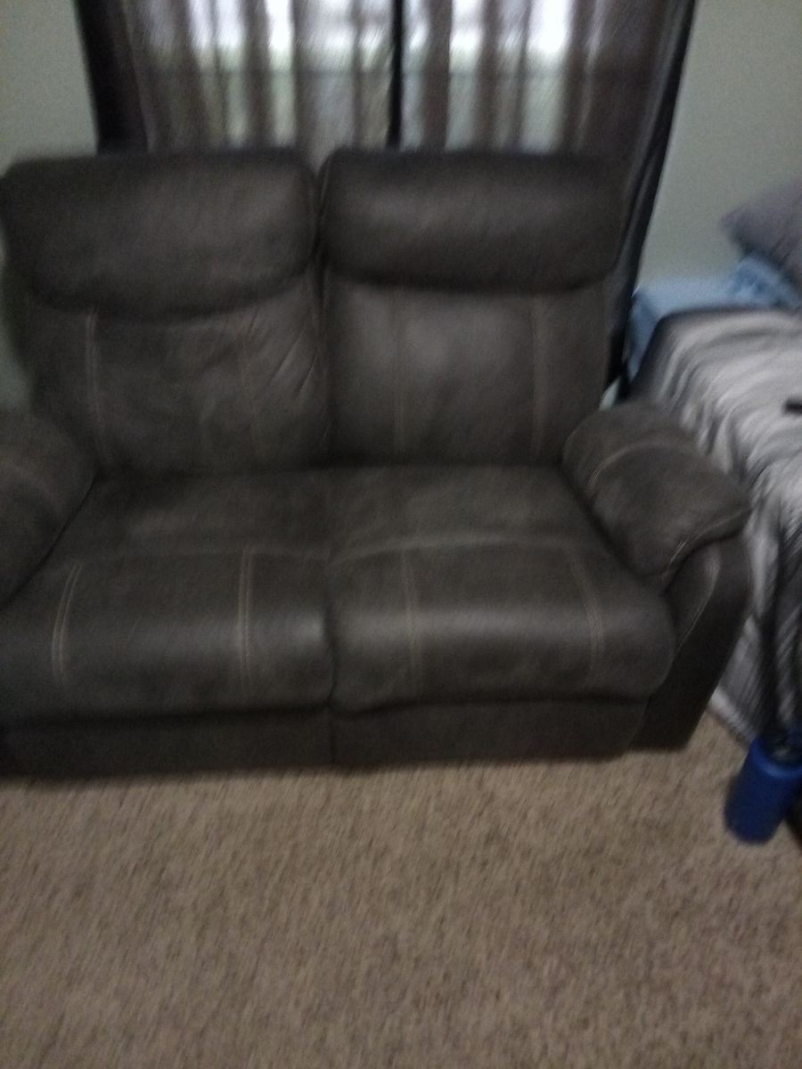 Reclining loveseat