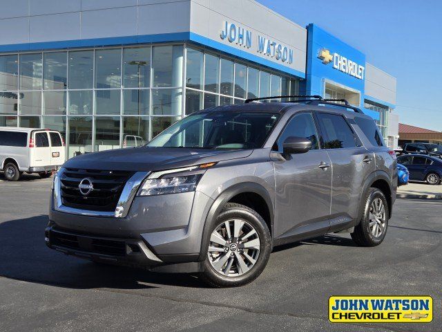 2022 Nissan Pathfinder SV