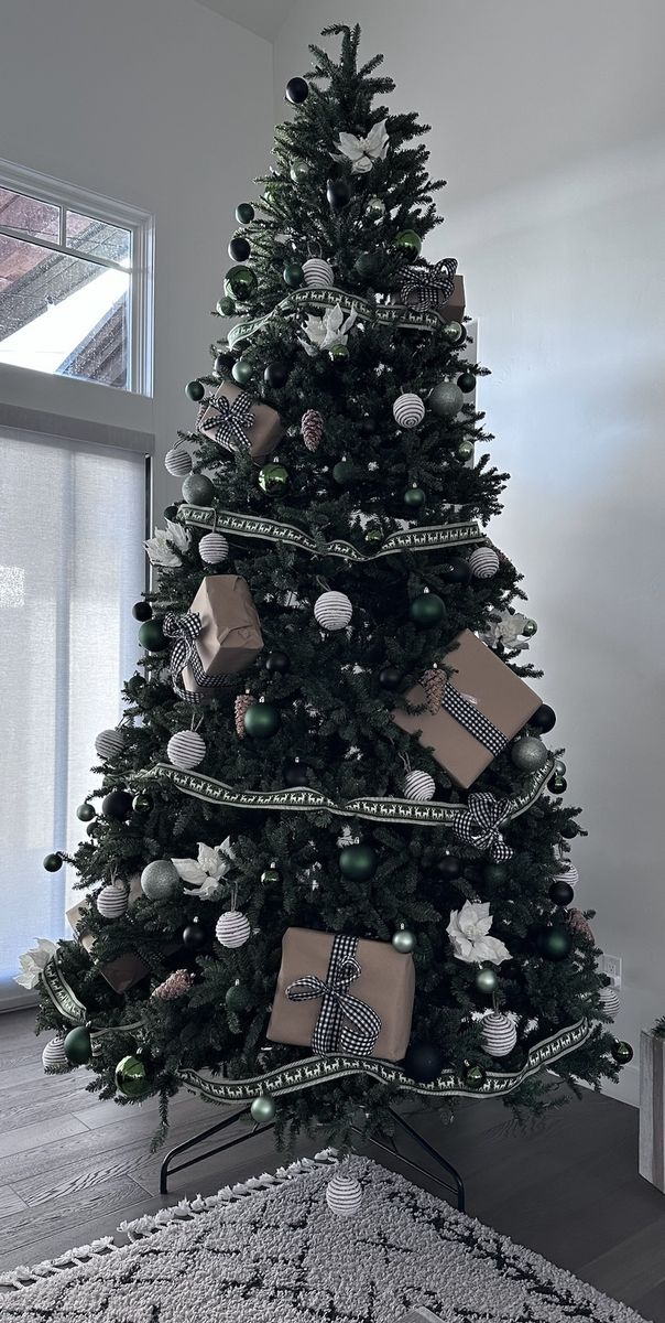 12ft Balsam Hill - Classic Blue Spruce 