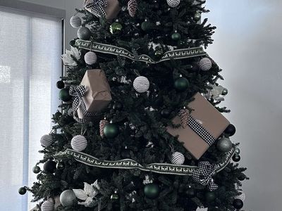 12ft Balsam Hill - Classic Blue Spruce
