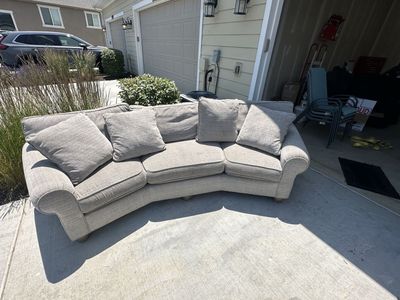 Gray Upholstered Curved Sofa Couch with Rolled Arms and 5 Throw Pillows