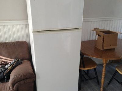 Whirlpool White Top Freezer Refrigerator - Excellent Condition, Ready for Your Home