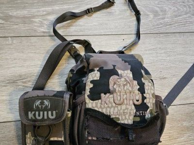 kuiu binoharness size large and range finder holder