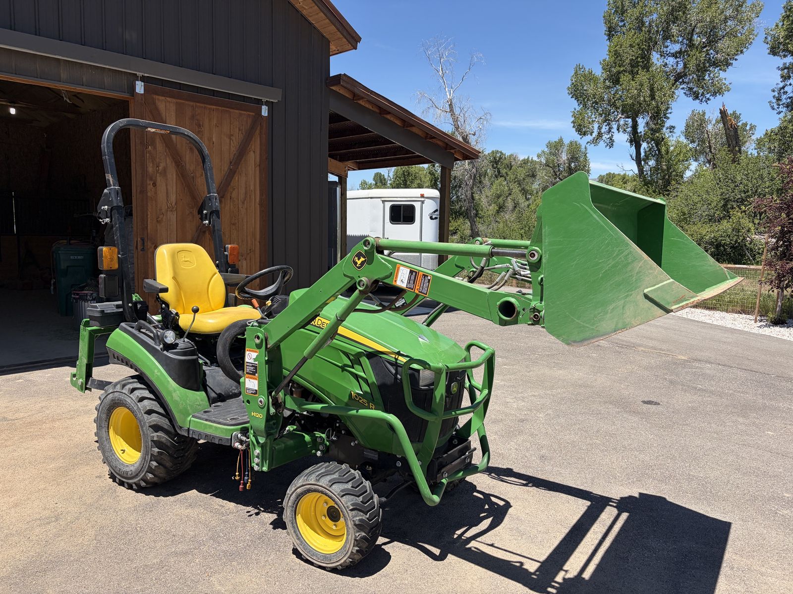 John Deere 1025R - Only 152 hours - Loaded with front loader, rear quick hitch and front snowblower.