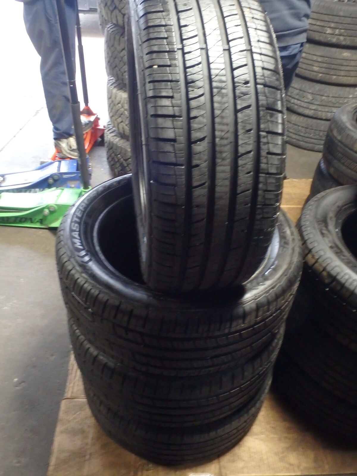 225/50R17 MASTERCRAFT STRATUS AS SET OF USED TIRES