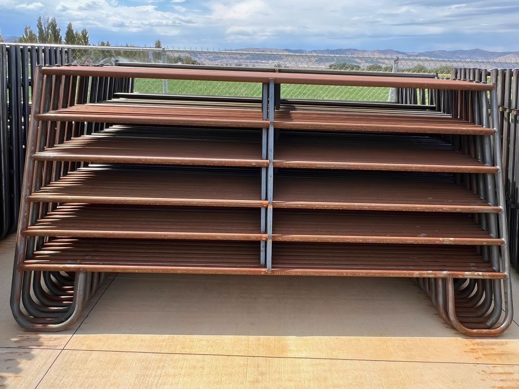 10ft Livestock Panels 63" 6-Rail J-Leg – Corral & Horse Panels