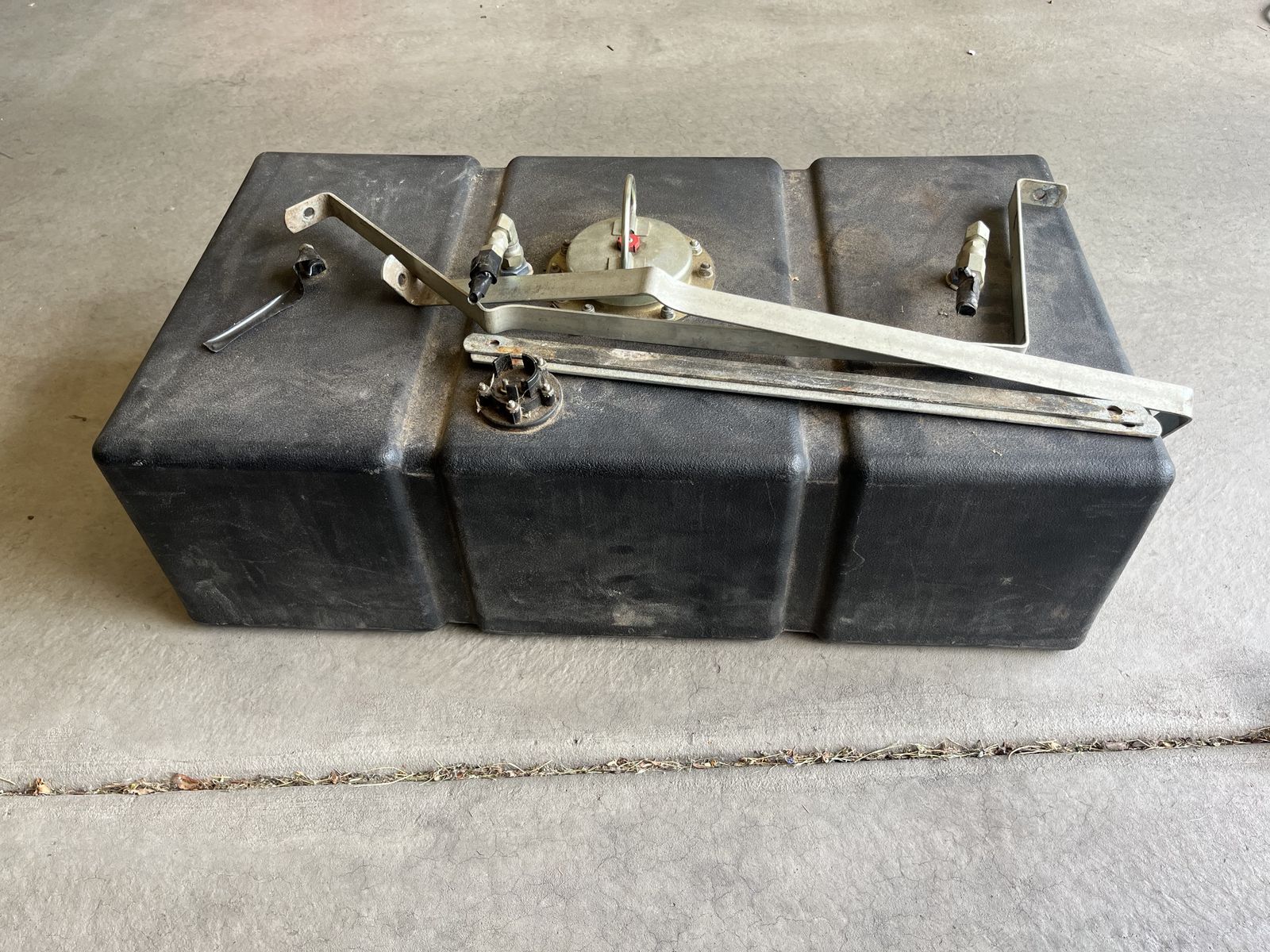 Jeep CJ-7 20 gallon fuel tank and brackets