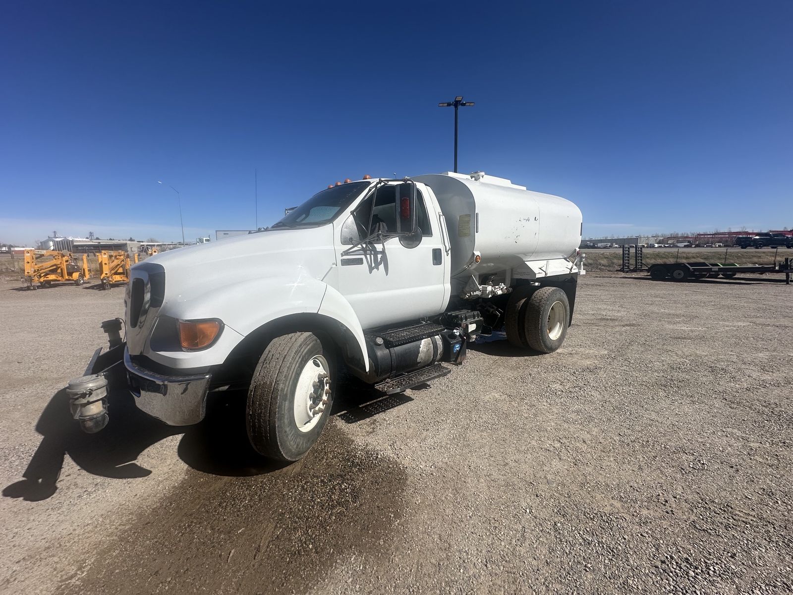 2015 FORD F-750 2000 GALLON WATER TRUCK