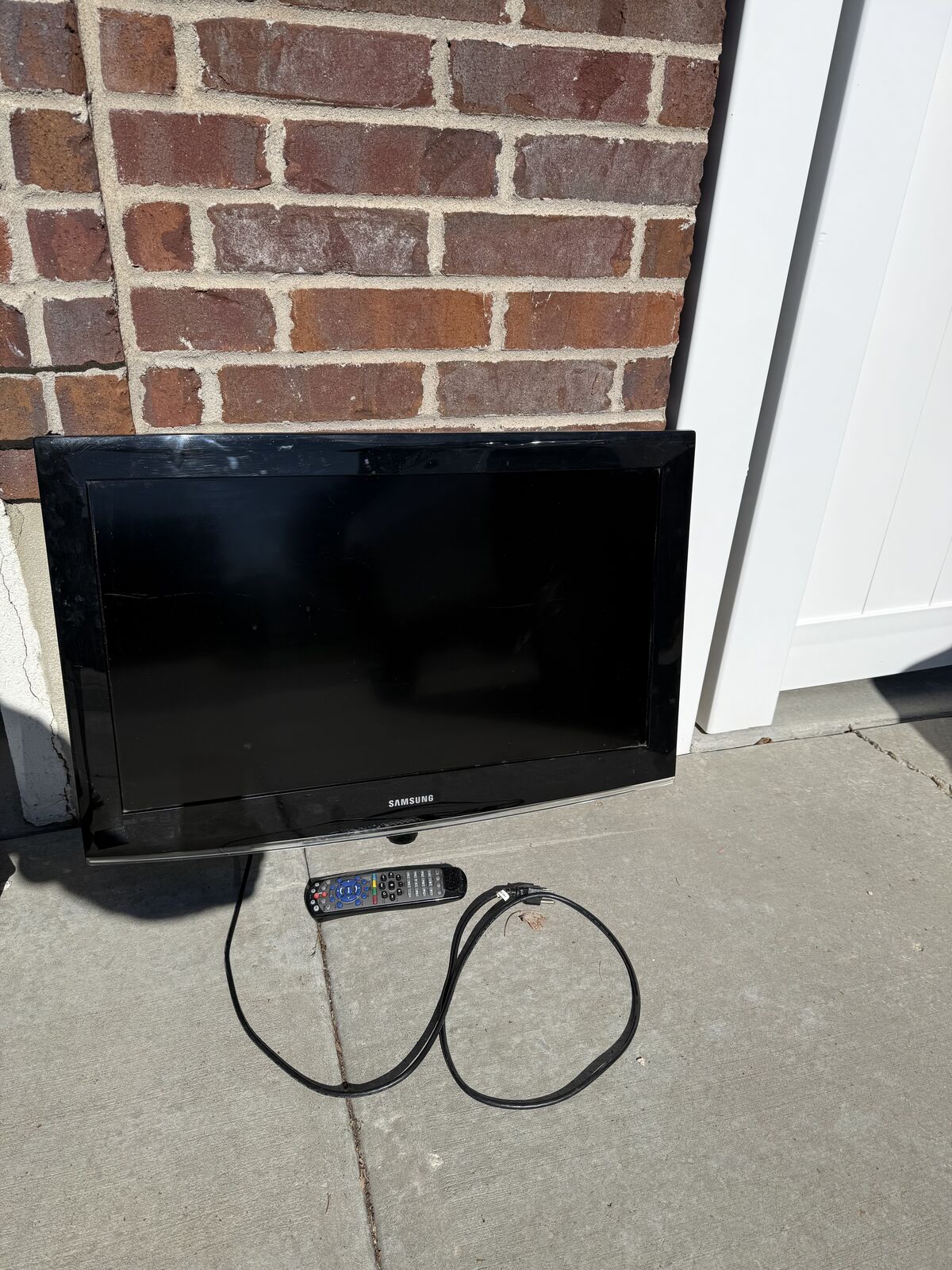 Samsung TV - 32"