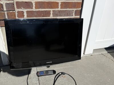 Samsung TV - 32"