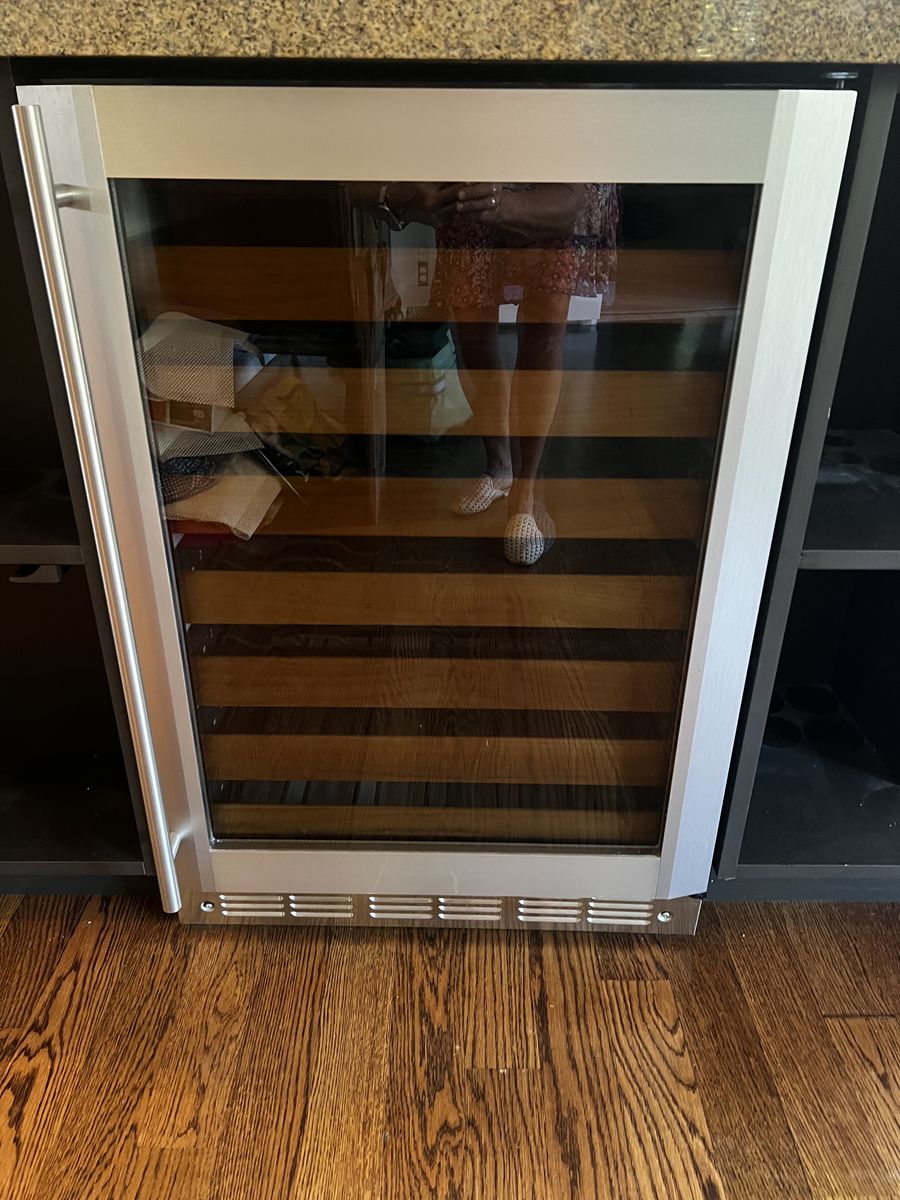 GE Monogram 24" undercounter wine cooler--excellent condition