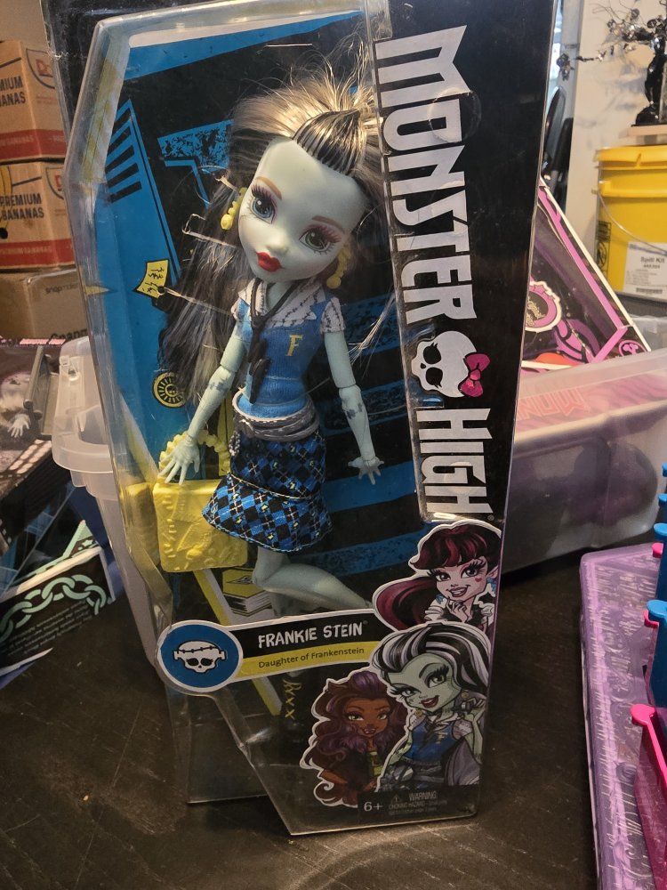 Monster High Frankie Stein Daughter of Frankenstein Doll New in Box Collectible