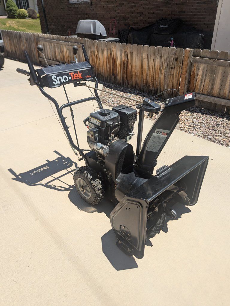 Ariens Sno-Tek 24" Two-Stage Snowblower - Electric Start, Just Serviced, Starts on 1st Pull