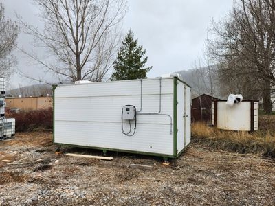 Self-contained large-scale fodder unit