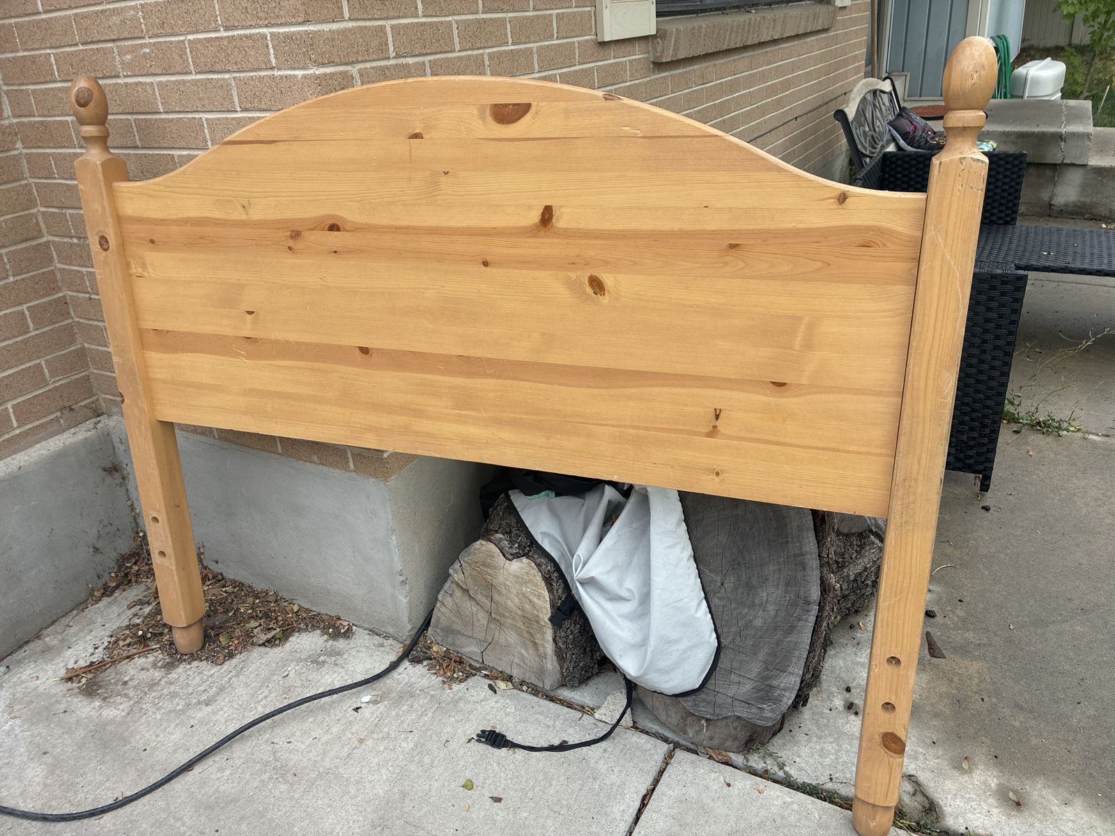 Solid Wood Arch Top Headboard with Posts